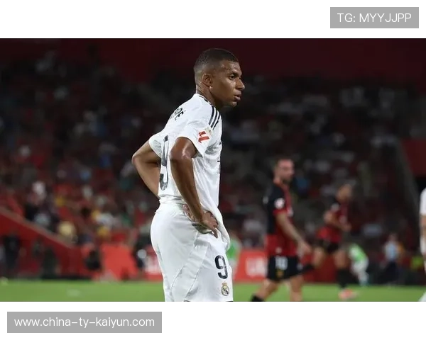 姆巴佩被发现深夜为粉丝逐一回信，耐心与温柔被放大