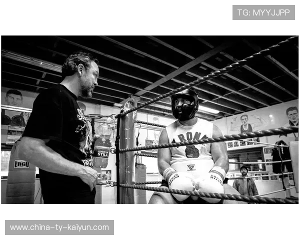 世界拳王遭爆冷 KO，全场震惊