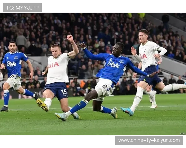 埃弗顿防线组织更有层次,纵深保护明显 埃弗顿防线组织更有层次,纵深保护明显