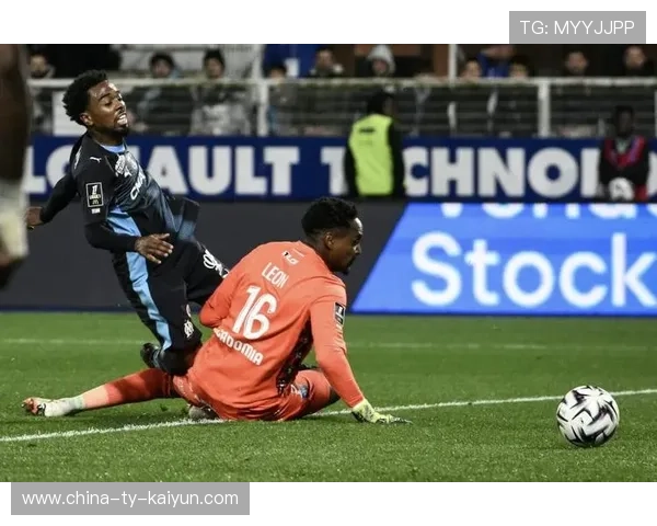 安热尔·戈麦斯完成关键进球